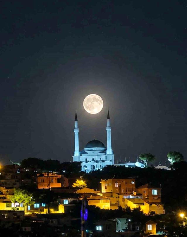 Edremit'te Büyüleyici Dolunay