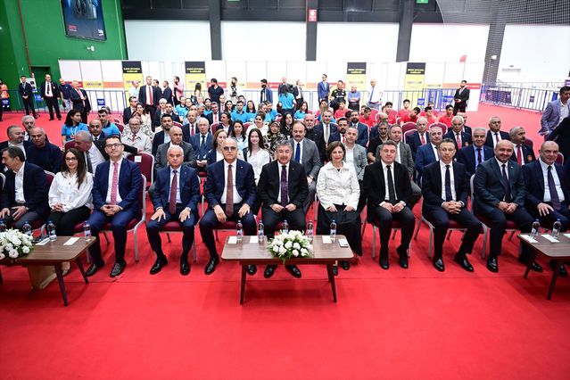 Eskişehir'de Voleybol Şampiyonası Başladı