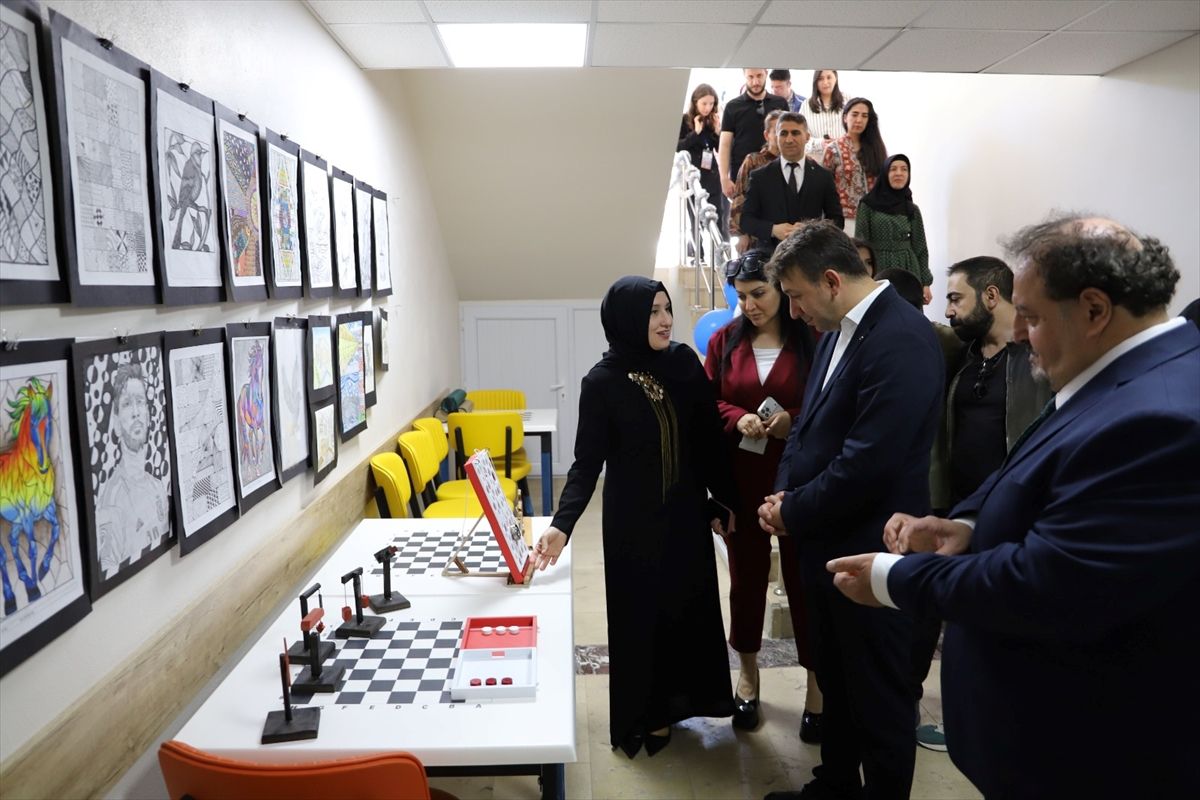 Fırat Üniversitesi\'nde Yıl Sonu Sergisi Açıldı