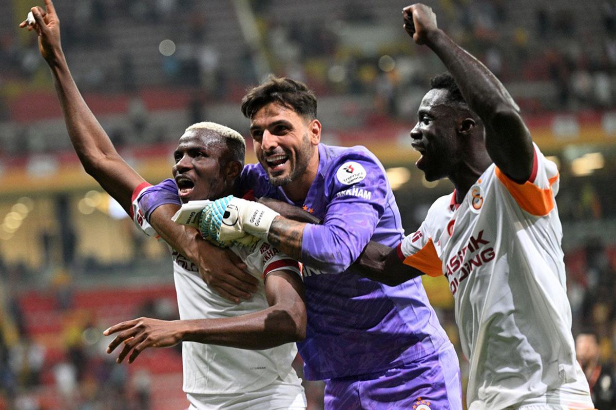 Galatasaray\'da sürpriz! Gidecek deniyordu, takımda kalıyor