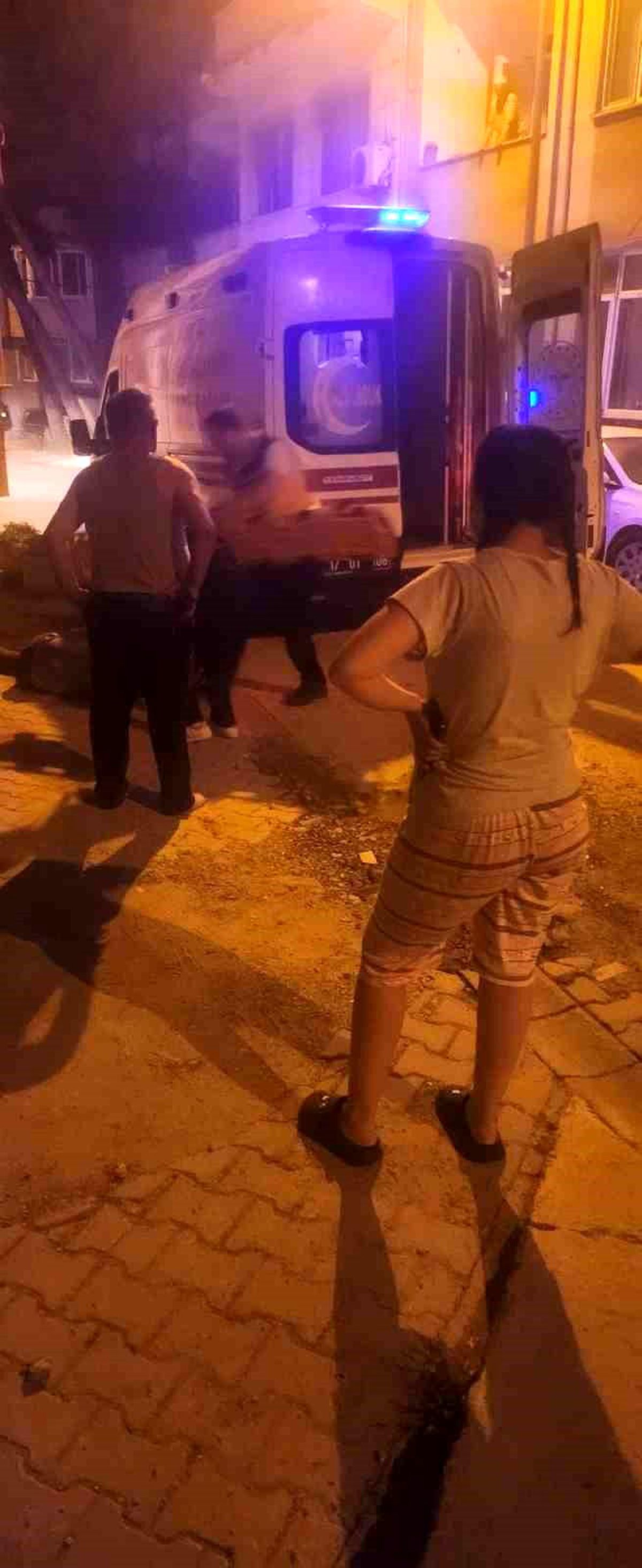 Gelibolu\'da Balkondan Düşen Kişi Ağır Yaralandı