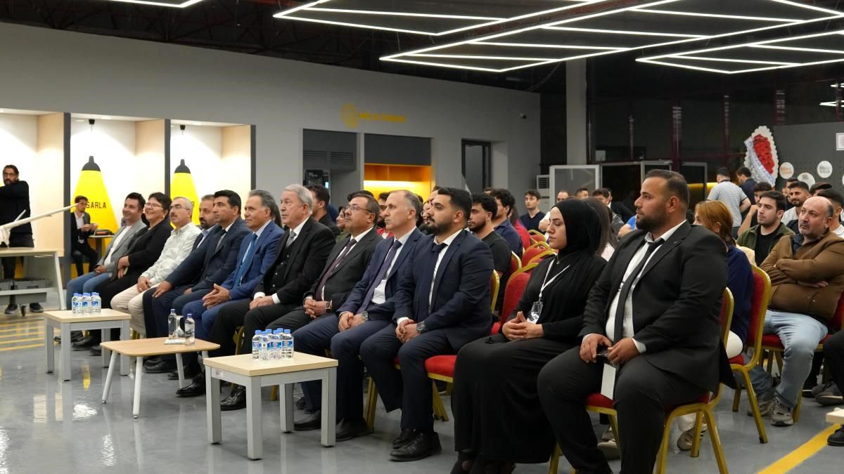 Akar\'dan Öğrencilere Teknoloji Mesajları