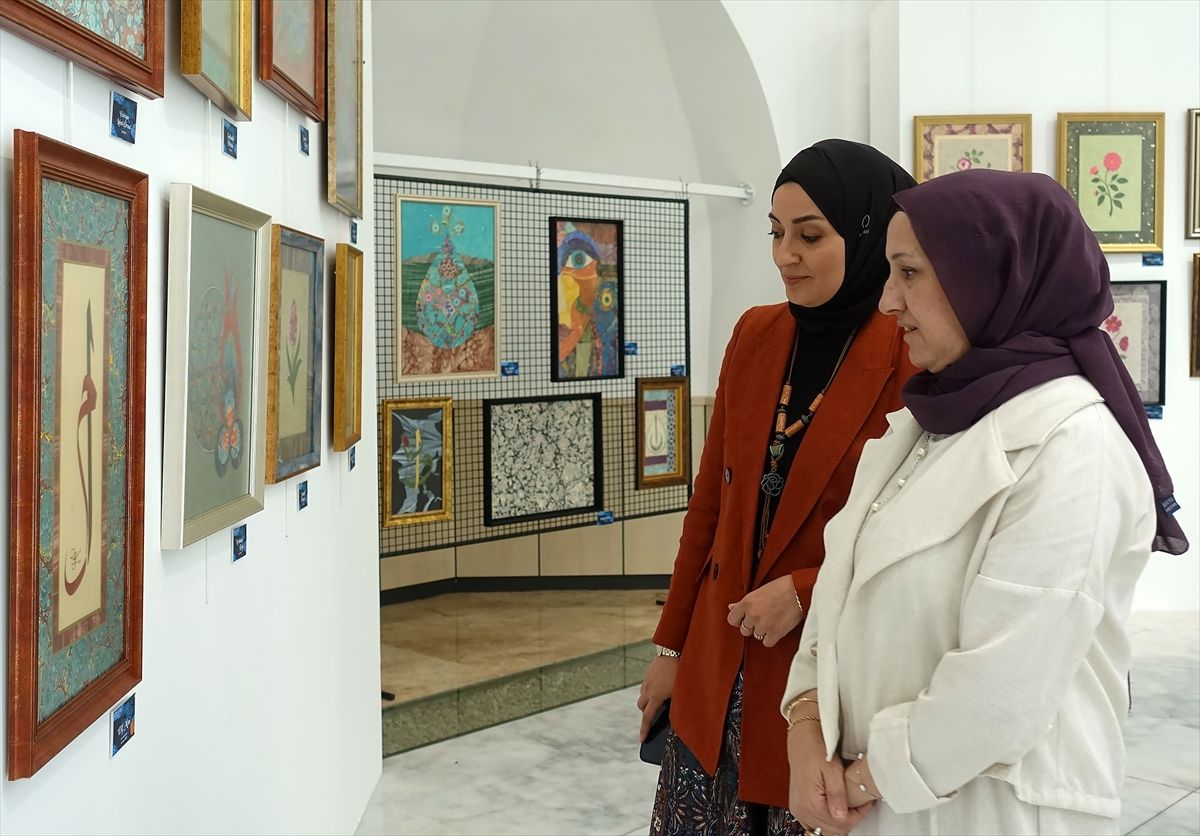 Ebru Sanatı İzmir\'de Sergilendi