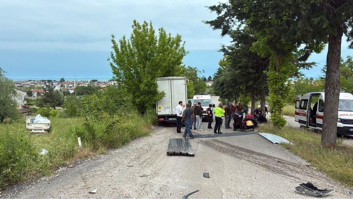 Samsun\'da Kamyon ve Kamyonet Çarpıştı: 5 Yaralı