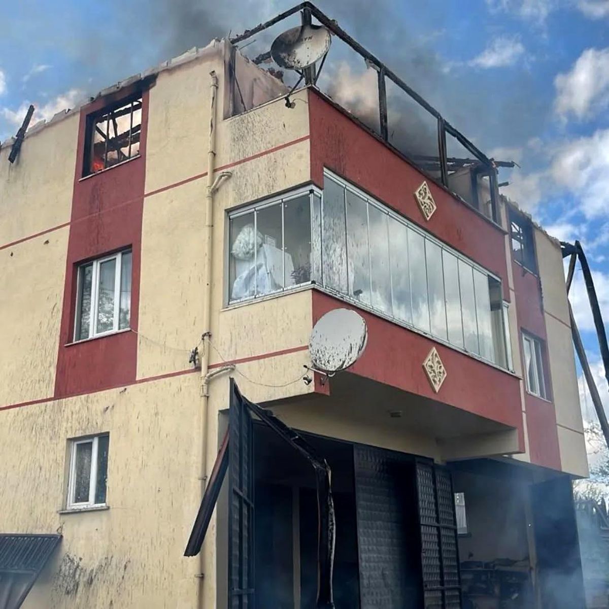 Kastamonu\'da Çatı Yangını Kontrol Altına Alındı