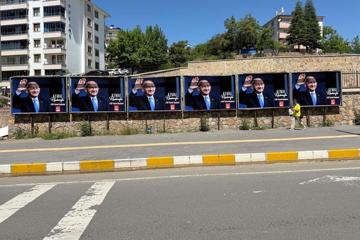 Kılıçdaroğlu\'nun afişleri, memleketi Tunceli\'de bilboardlara asıldı