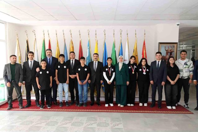 Köy Okulundan Büyük Başarı: Bilardo Türkiye Finalleri'nde Sivas'a Gurur Yaşattılar