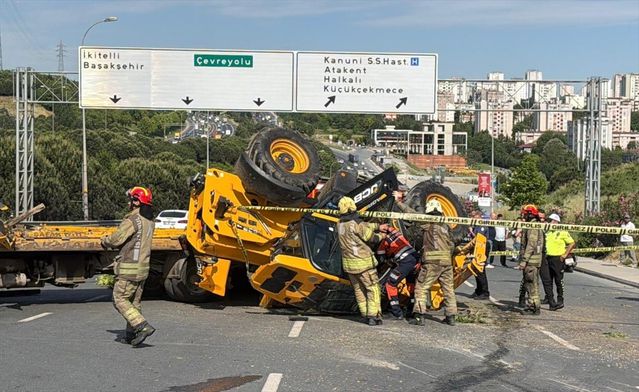 Küçükçekmece'de Feci Kaza: Sürücü, İş Makinesinin Altında Can Verdi
