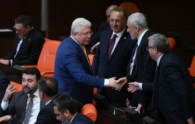 Meclis'te tansiyon yükseldi: AK Parti ile CHP arasında 'hırsızlık' tartışması