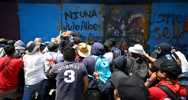 Meksika'da binlerce öğretmen çalışma koşullarını protesto için süresiz grev başlattı