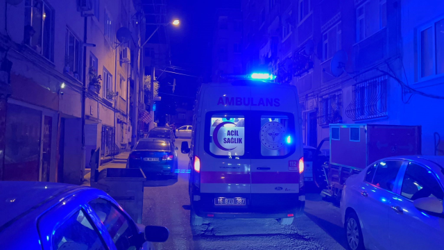 Bursa'da psikolojik sorunları olan adam hem kendini hem annesini bıçakladı