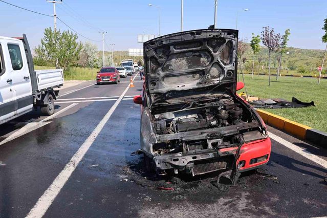 Nevşehir'de Otomobil Yangını