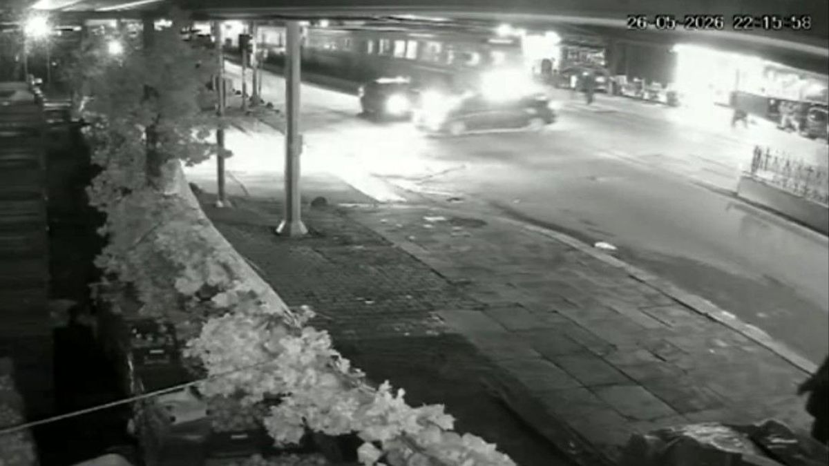 Sultangazi\'de İki Ayrı Trafik Kazası: 3 Yaralı
