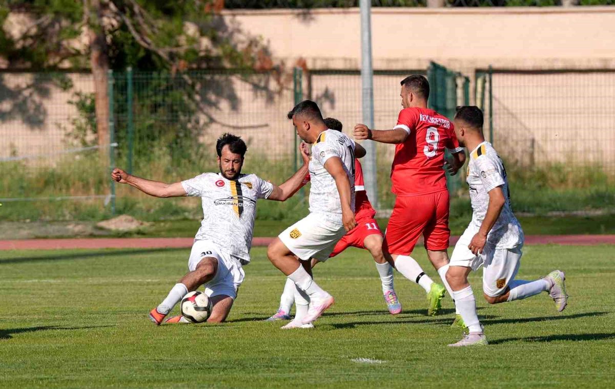 Tarsus\'ta köyler arası futbol heyecanı başladı