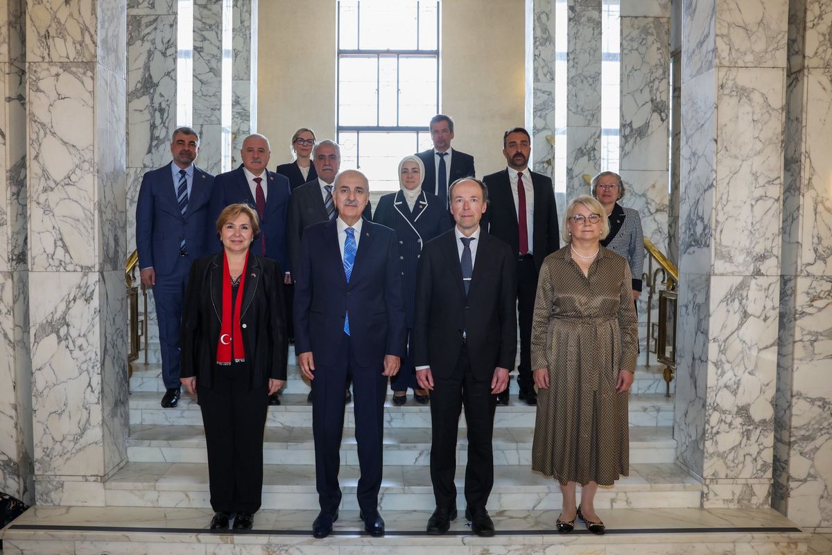 Kurtulmuş, Finlandiya Parlamentosu ile Görüştü