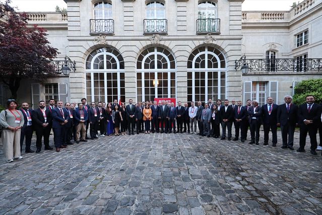 Bakan Bolat, Paris'te Türk iş insanlarıyla buluştu