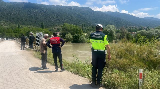 Kelkit Çayı'nda Kayıp Gençler İçin Arama Devam Ediyor