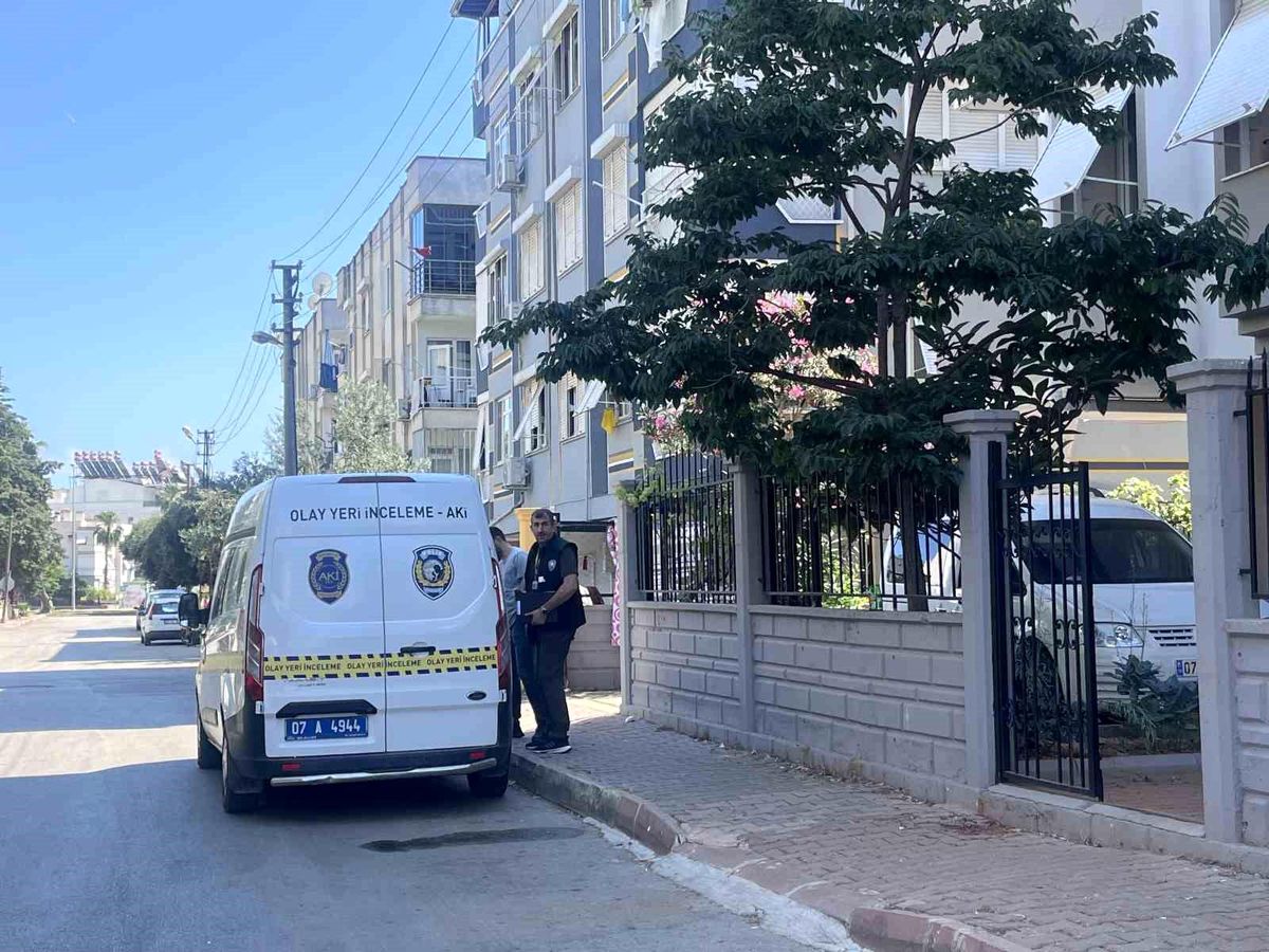 Antalya\'da 34 yaşındaki genç evinde ölü bulundu