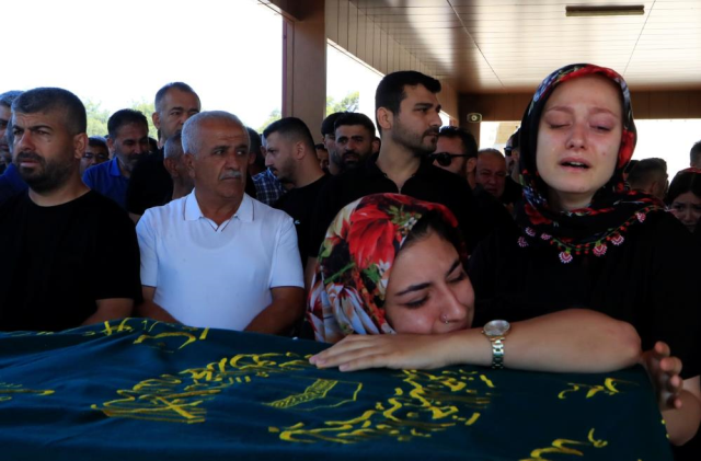 Baba ve 9 aylık oğlu aynı mezarda yan yana toprağa verildi