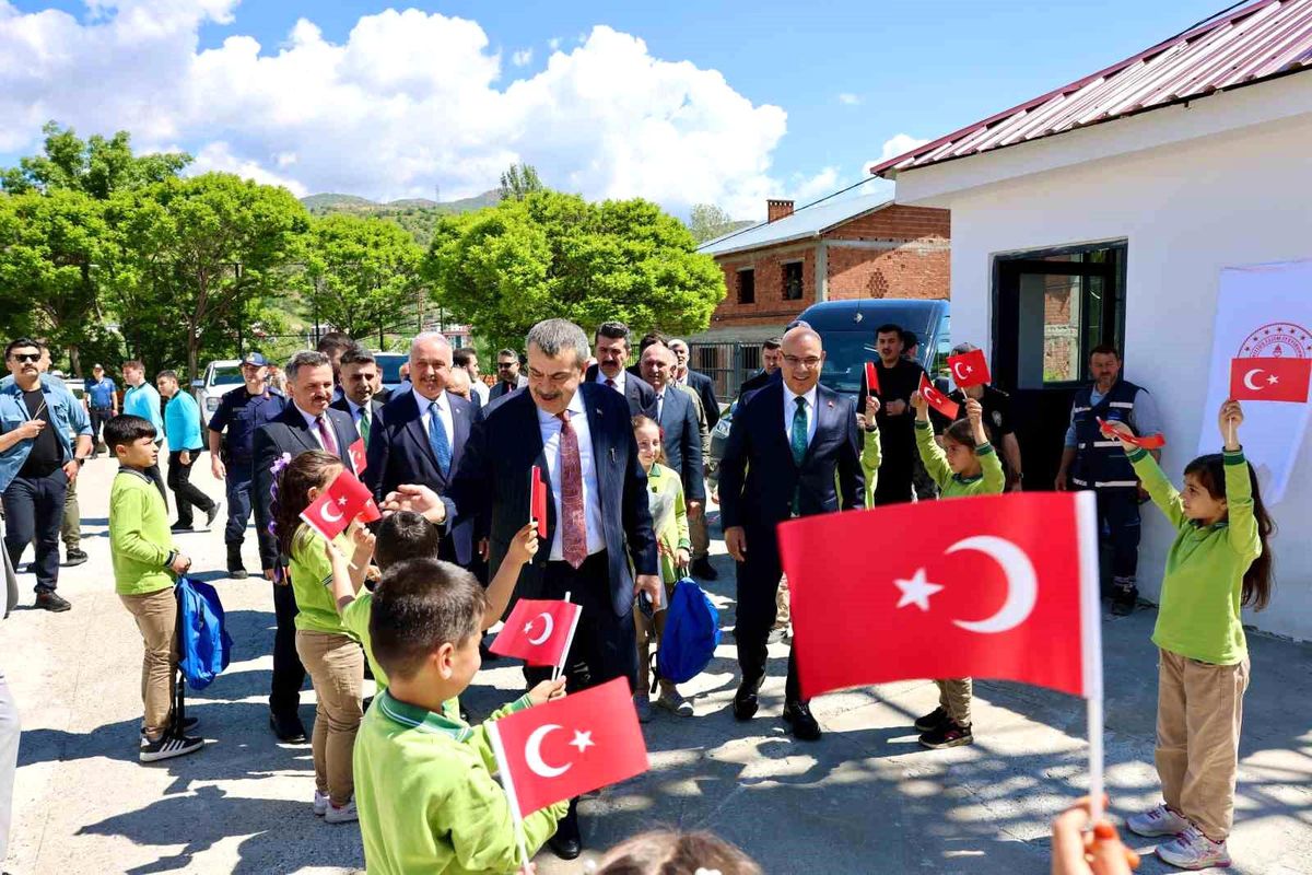 Giresun\'da Yeni Okul ve Camii Açılışı