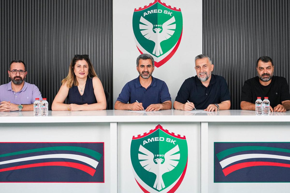 Beşiktaş\'tan ayrılan Serkan Reçber, Amedspor\'a imza attı