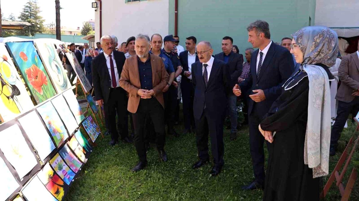 Beyşehir ve Hüyük\'te el emeği eserler görücüye çıktı