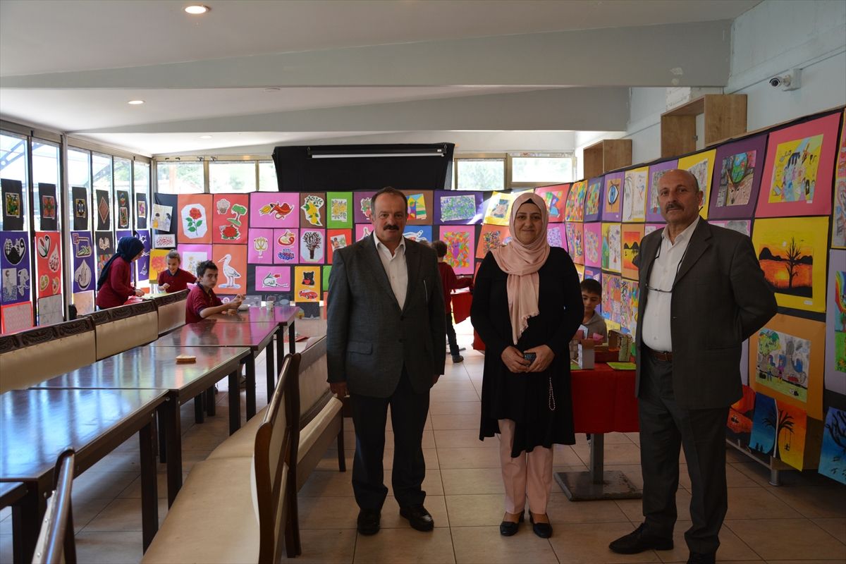 Çaykara\'da Öğrenci Resim Sergisi Açıldı