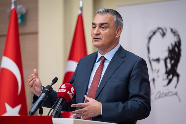 CHP'de Kurultay Tartışmaları Sürüyor