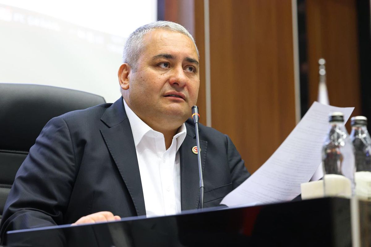 CHP\'den istifa etmişti! Mesut Özarslan, CHP\'nin yeni MYK üyelerine tebrik çiçeği gönderdi