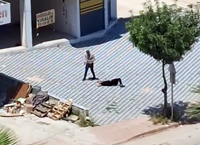 Emekli polis para isteyen oğlunu öldürdü, cesedinin başında ekipleri bekledi