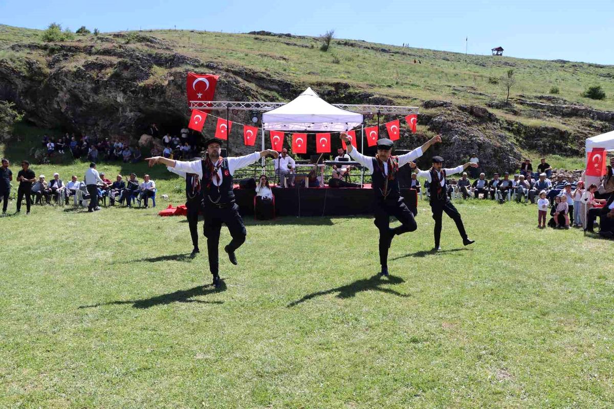 Eskişehir\'de Bahar Şenliği ve Şalvar Gecesi coşkusu
