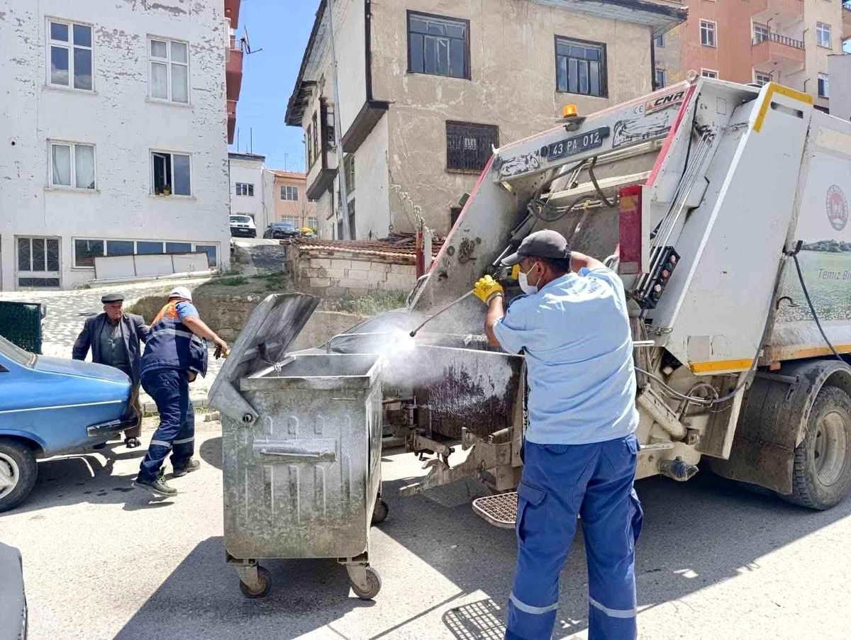Hisarcık\'ta çöp konteynerlerinde temizlik ve dezenfeksiyon çalışması