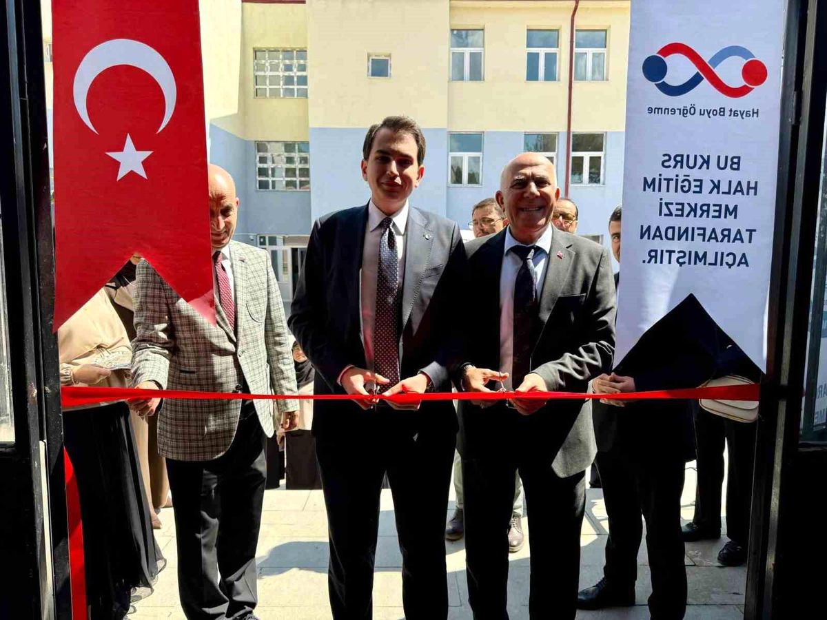 Hisarcık\'ta giyim sergisi açıldı
