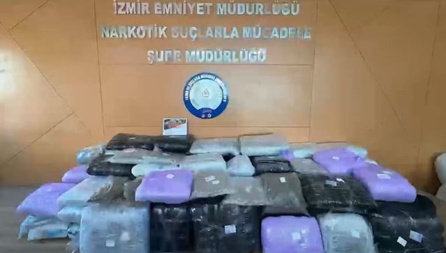 İzmir'de 371 kg Uyuşturucu Ele Geçirildi