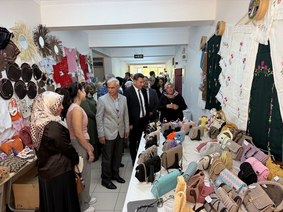 Hayat Boyu Öğrenme Haftası Sergisi Açıldı
