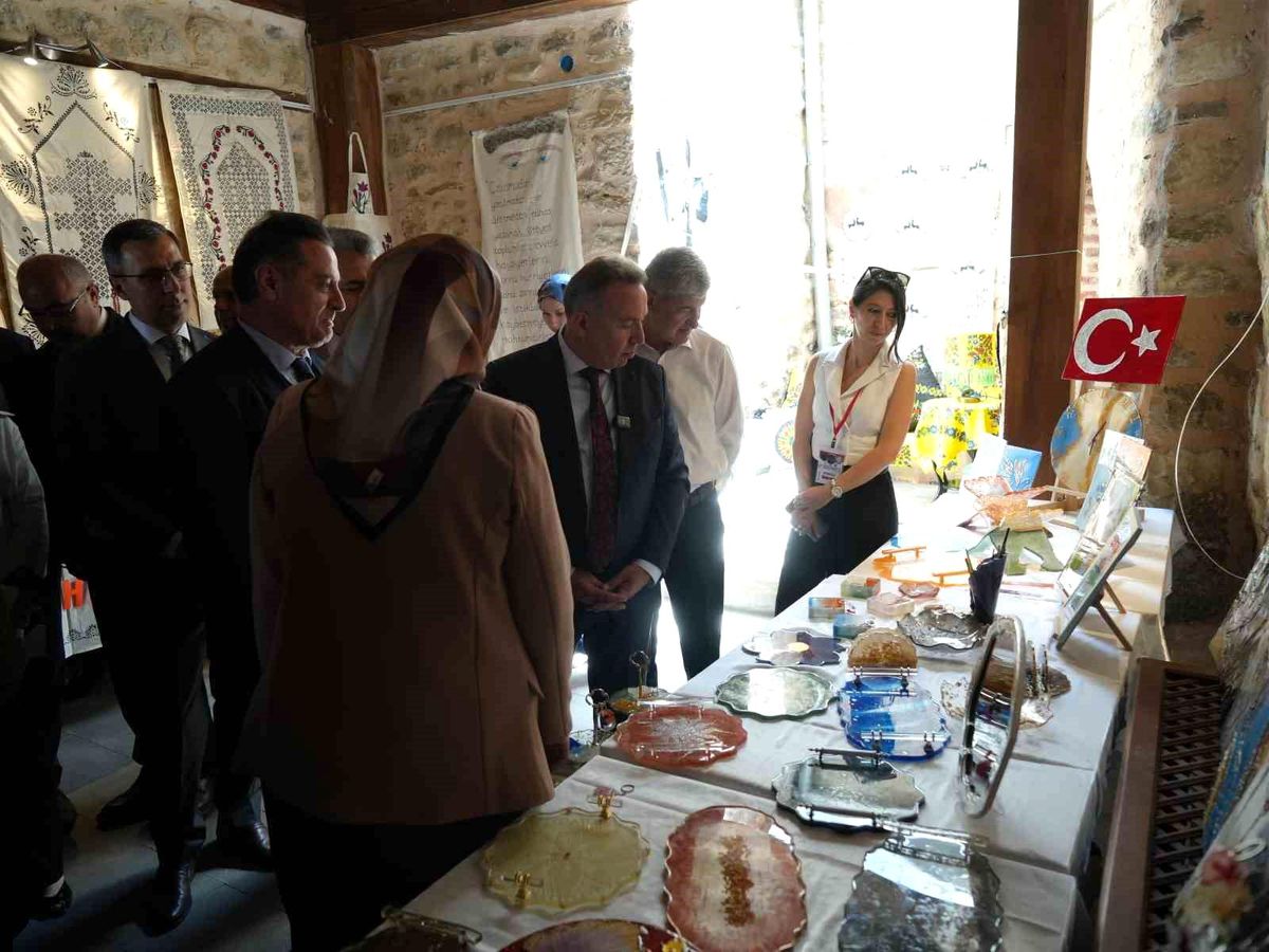 KYK yurt öğrencilerinin el emeği sergisi büyük ilgi gördü