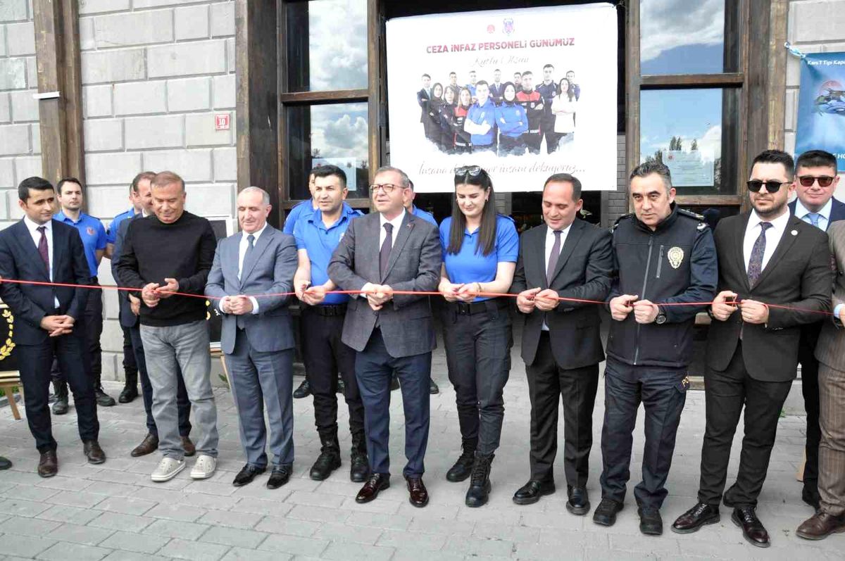 Kars\'ta Eğitim Sergisi Açıldı