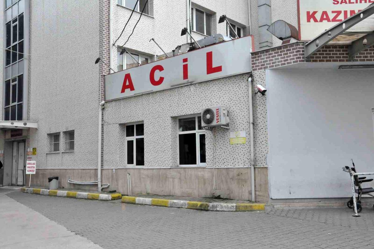Salihli\'de Tüfekle Rastgele Ateş Açıldı