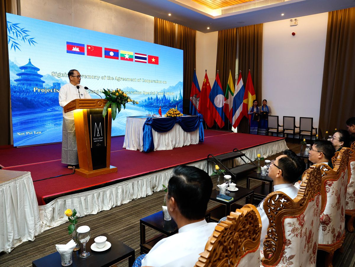 Myanmar Dışişleri Bakanı Çin\'de