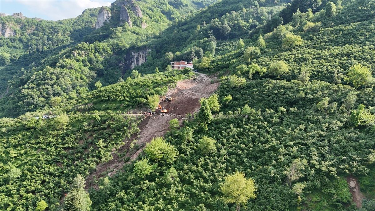 Heyelan Sonrası Ulaşım Yeniden Açıldı