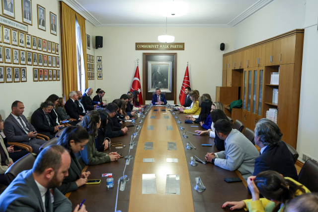 Özgür Özel'den Kılıçdaroğlu'nun MYK'sına ilk yorum: Çaresizlik listesi
