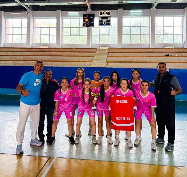 Necip Fazıl Lisesi Futsal'da Çifte Şampiyonluk
