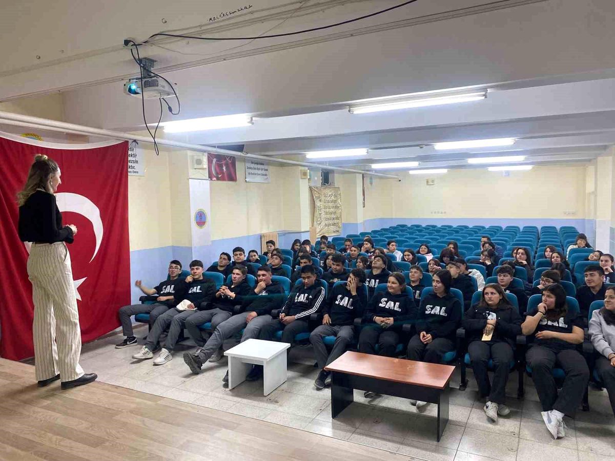 Selendi\'de Lise Öğrencilerine Yapay Zeka Eğitimi
