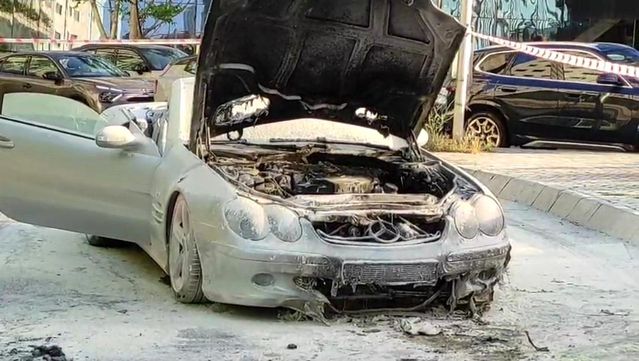 Şişli'de Lüks Araç Yangını