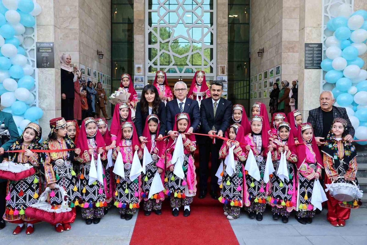 Sivas\'ta hayat boyu öğrenme sergisi açıldı