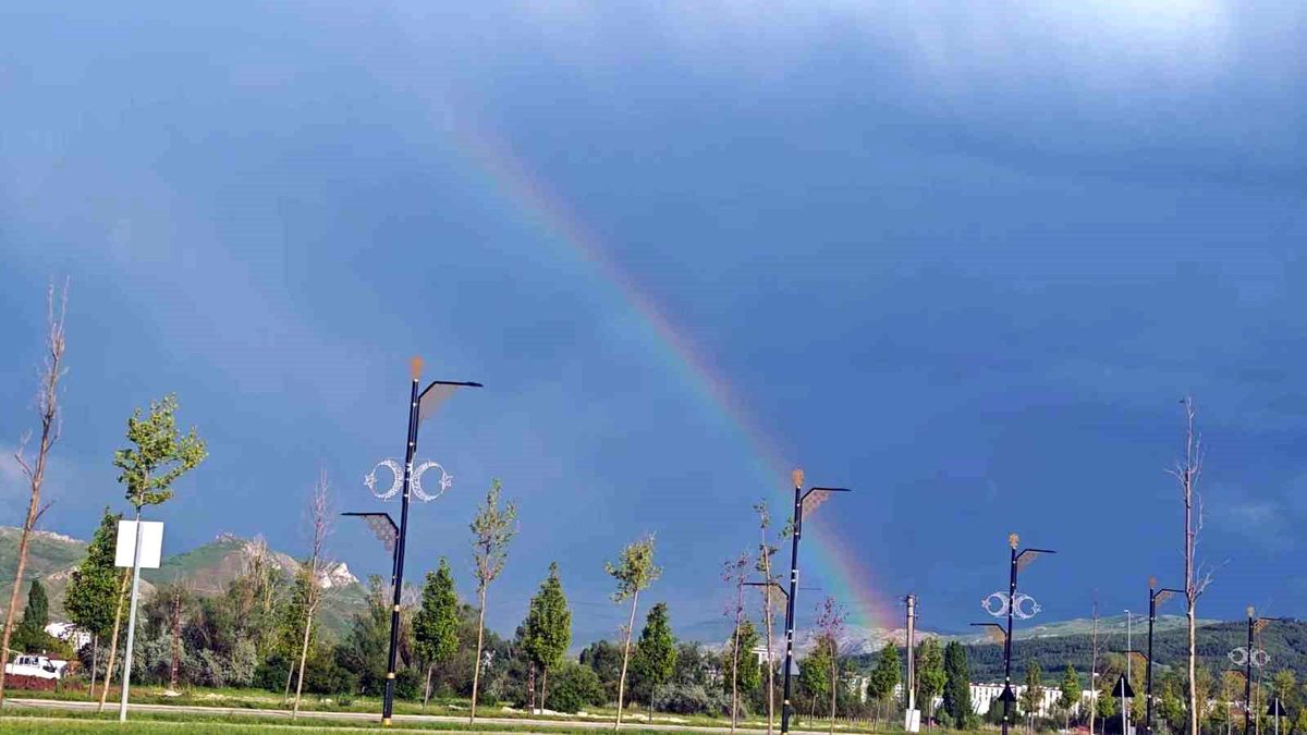 Sivas\'ta Hava Değişimleri Gökkuşakları Oluşturdu