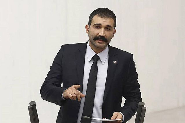 Siyasetten uzaklaşan Barış Atay, ünlü oyuncuyla aşk kaçamağında