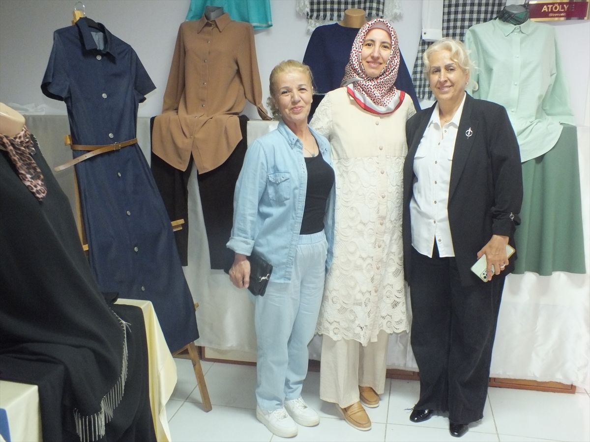 Ulaş\'ta Kadın Giyim ve El Sanatları Sergisi Açıldı
