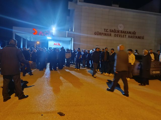 Küçükbaş Hayvan Geçiren Baba-Oğula Araç Çarptı