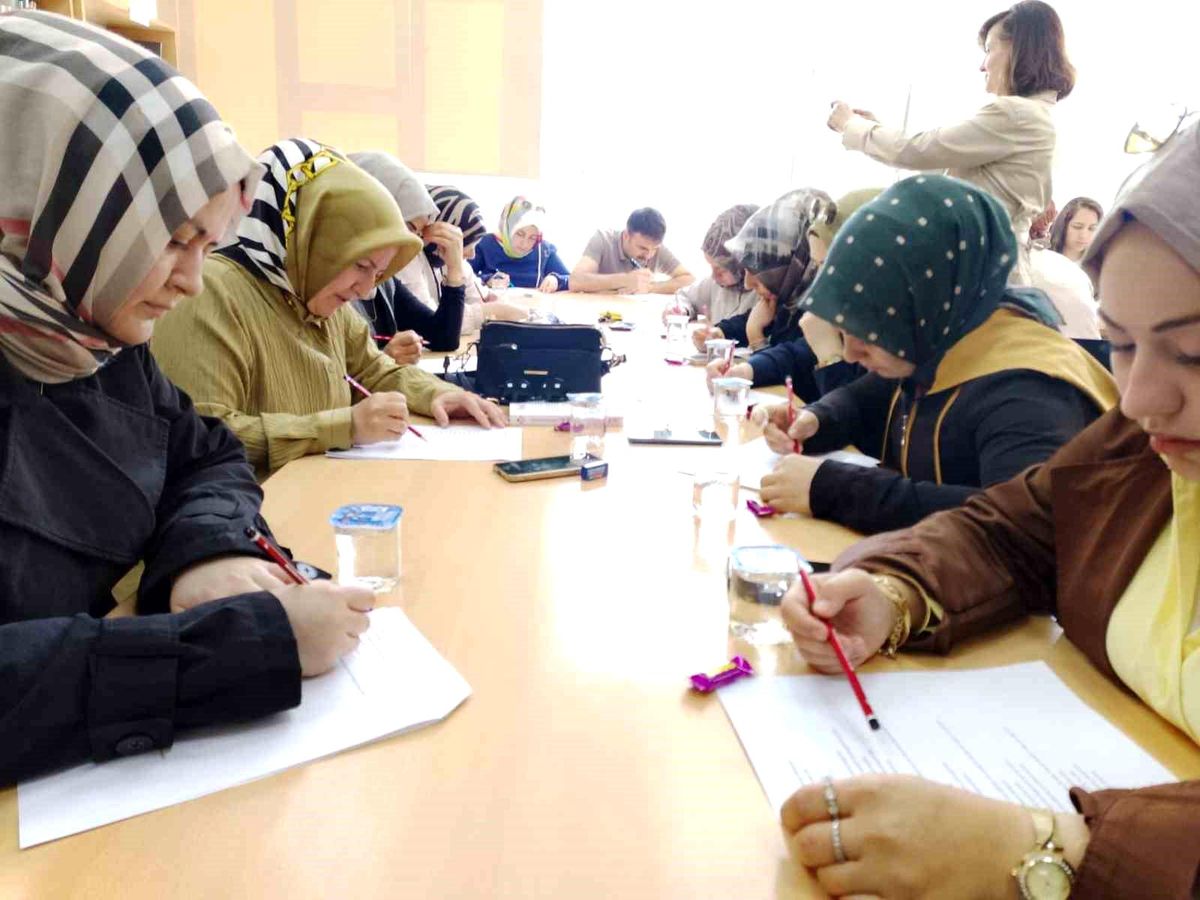Çorum\'da Veliler Sınav Heyecanını Yaşadı